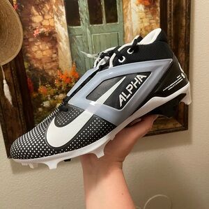 Nike Alpha Menace 4 Pro Football Cleats